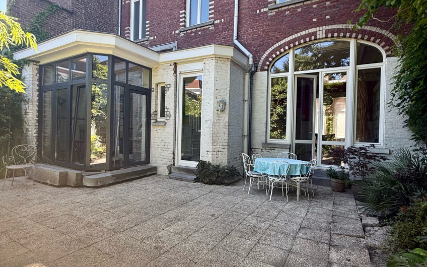 LILLE VAUBAN Maison Familiale 335m2 Extérieur, Garage & Parking