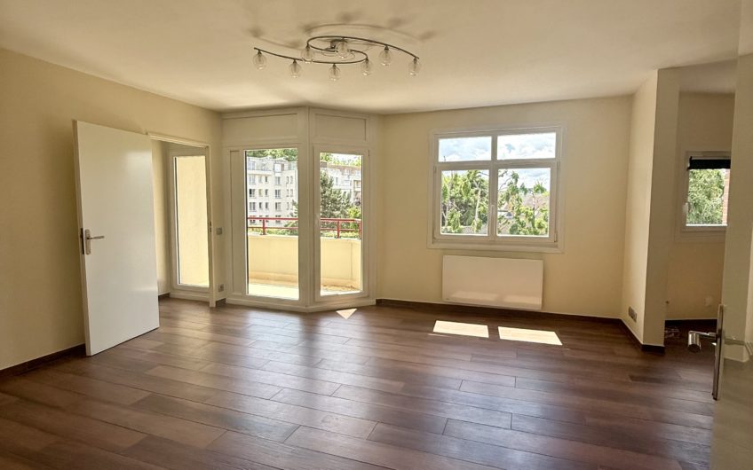 LILLE limite LAMBERSART T3 83m2 avec Balcon
