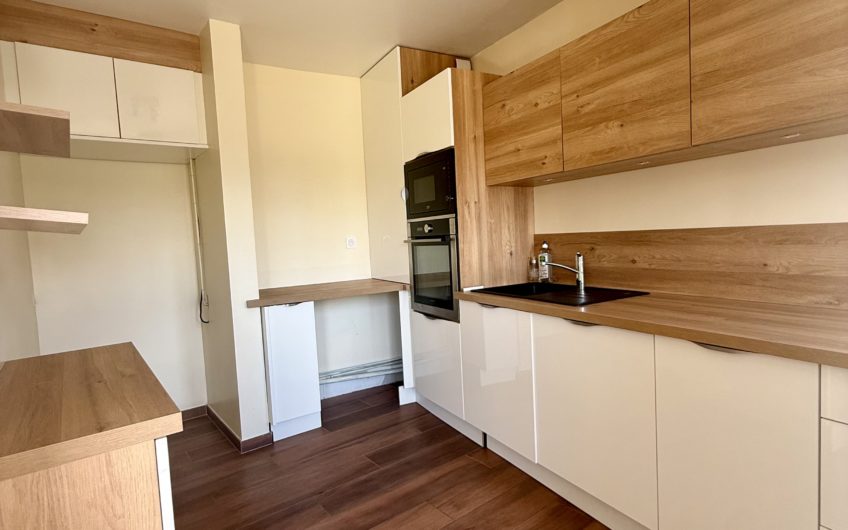 LILLE limite LAMBERSART T3 83m2 avec Balcon